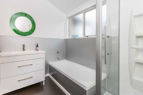 Photo of property in 7 Redfern Lane, Glenfield, Auckland, 0629