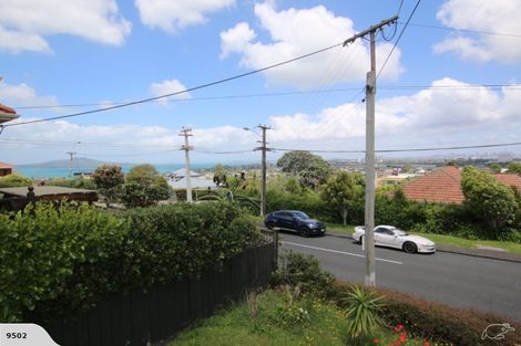 Photo of property in 2/162 East Coast Road, Forrest Hill, Auckland, 0620
