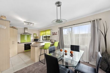 Photo of property in 21 Percy Kinsman Crescent, Riverstone Terraces, Upper Hutt, 5018