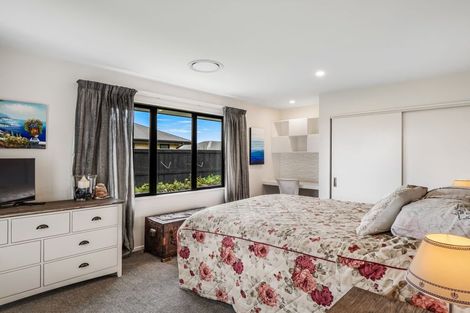 Photo of property in 21 Watkins Drive, Rangiora, 7400