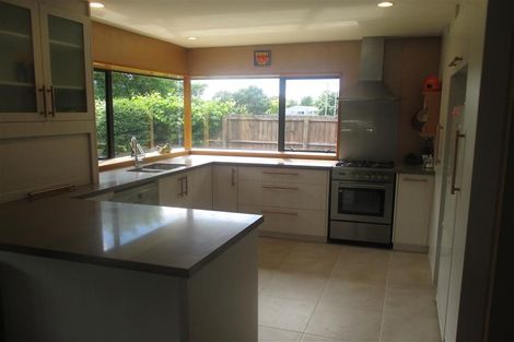 Photo of property in 27 Thornwood Place, Redwood, Christchurch, 8051