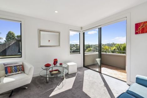 Photo of property in 2/2 The Esplanade, Campbells Bay, Auckland, 0630