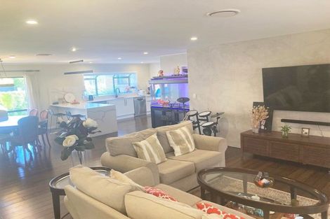 Photo of property in 2 Cesari Place, West Harbour, Auckland, 0618