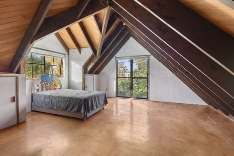 Photo of property in 18 Valley Road, Northcote, Auckland, 0626