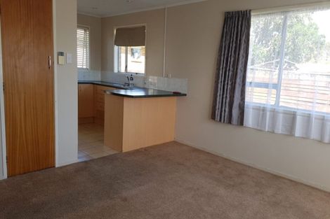 Photo of property in 3/4 Pomaria Road, Henderson, Auckland, 0610