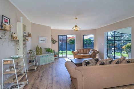 Photo of property in 17 Avon Street, Levin, 5510