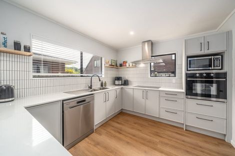 Photo of property in 8 Furlong Crescent, Churton Park, Wellington, 6037