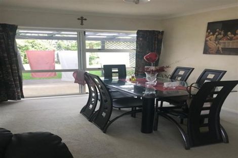 Photo of property in 94 Riverton Drive, Randwick Park, Auckland, 2105