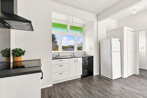 Photo of property in 1 Karewa Street, Castlecliff, Whanganui, 4501