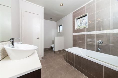 Photo of property in 87 Tawa Road, Kumeu, 0891