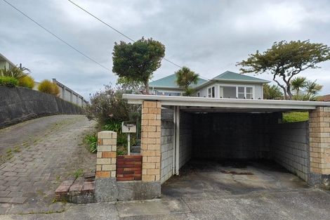 Photo of property in 9 Kereru Bend, Tawa, Wellington, 5028