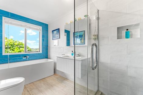 Photo of property in 1/4 Roberts Road, Matakatia, Whangaparaoa, 0930