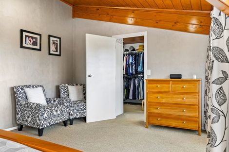 Photo of property in 15a Whangaparaoa Road, Red Beach, 0932