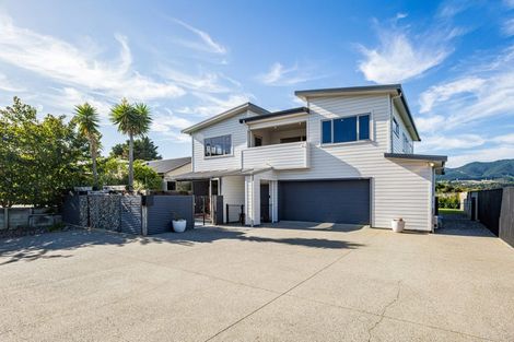 Photo of property in 61 Quadrant Heights, Paraparaumu, 5032