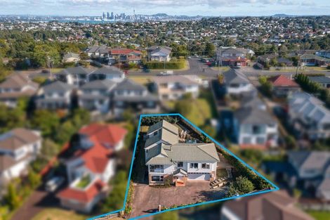 Photo of property in 14 Mcfetridge Place, Hillcrest, Auckland, 0627