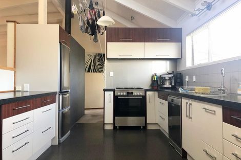 Photo of property in 4 Holloway Road, Omata, New Plymouth, 4374