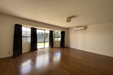 Photo of property in 2/2b Sunnynook Road, Sunnynook, Auckland, 0620