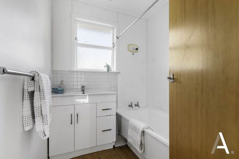 Photo of property in 80 La Trobe Street, Pakuranga Heights, Auckland, 2010