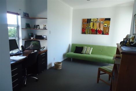 Photo of property in 37 Ruapehu Drive, Fitzherbert, Palmerston North, 4410