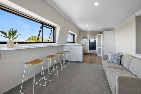 Photo of property in 8 Julian Place, Westown, New Plymouth, 4310