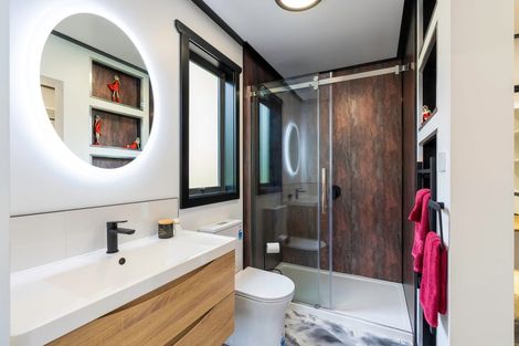 Photo of property in 112 Kawiu Road, Levin, 5510