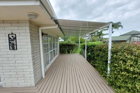 Photo of property in 21 Oakpark Place, West Harbour, Auckland, 0618