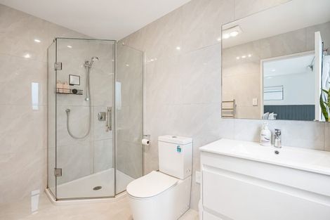 Photo of property in 14b Kelwyn Road, Kelston, Auckland, 0602