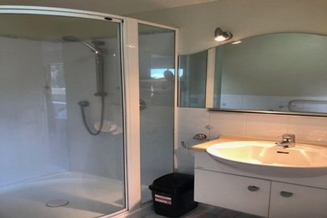 Photo of property in 4 Adelie Place, Murrays Bay, Auckland, 0630