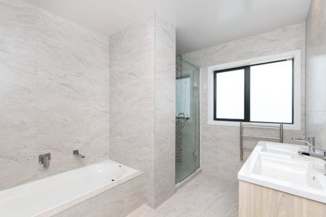 Photo of property in 6 Pihipihi Way, Crofton Downs, Wellington, 6035