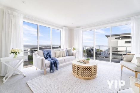 Photo of property in 10 Cromwell Point, Newlands, Wellington, 6037