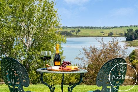 Photo of property in 275 Metcalfe Road, Matakohe, 0593