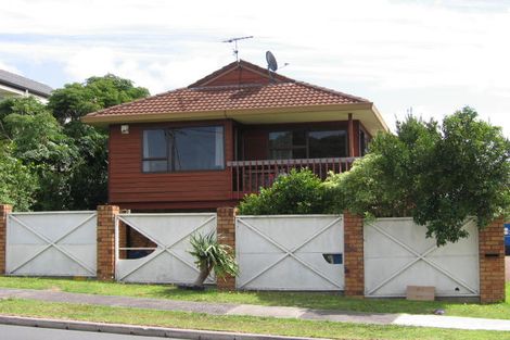 Photo of property in 2/150 Beach Road, Campbells Bay, Auckland, 0630