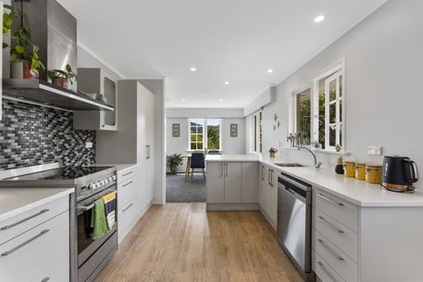 Photo of property in 15 Sunbrae Drive, Silverstream, Upper Hutt, 5019