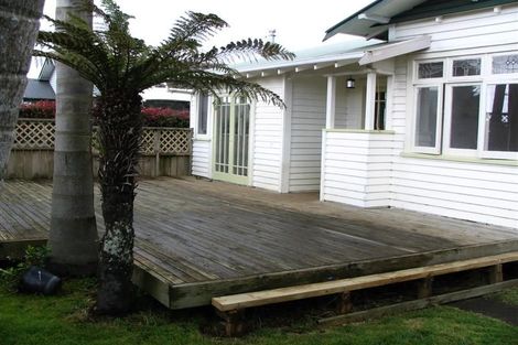 Photo of property in 27 Horotutu Road, Greenlane, Auckland, 1061
