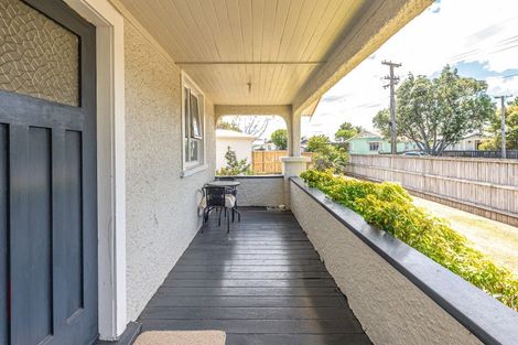 Photo of property in 16 Central Avenue, Gonville, Whanganui, 4501