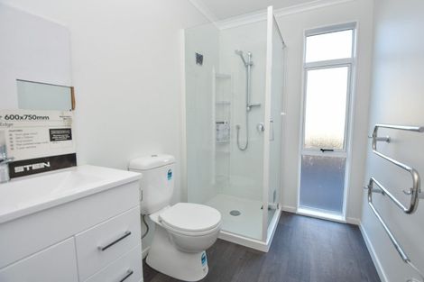 Photo of property in 2f Garner Place, Glenfield, Auckland, 0629