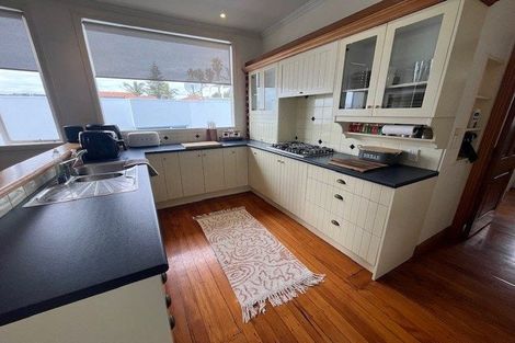 Photo of property in 48 The Esplanade, Eastern Beach, Auckland, 2012