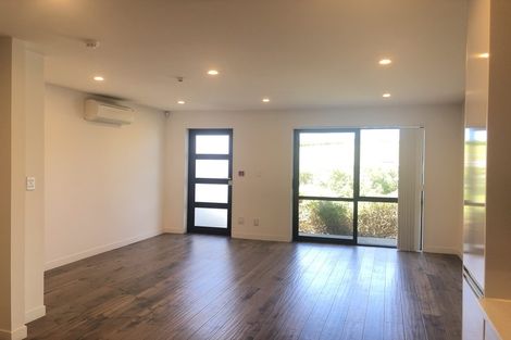 Photo of property in 22 Peony Mews, Oteha, Auckland, 0632