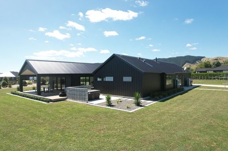 Photo of property in 18 Oriwa Lane, Levin, 5571