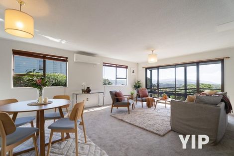 Photo of property in 44 Colchester Crescent, Newlands, Wellington, 6037