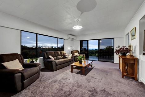 Photo of property in 14 Sequoia Grove, Merrilands, New Plymouth, 4312