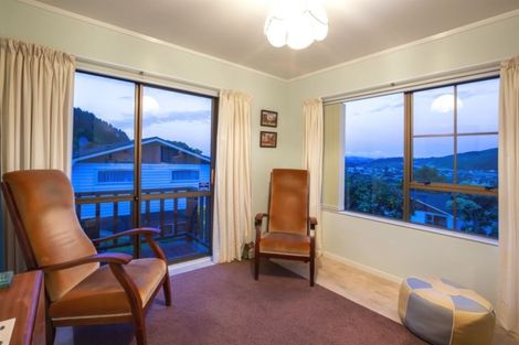 Photo of property in 2 Saint Aidans Way, Tawa, Wellington, 5028