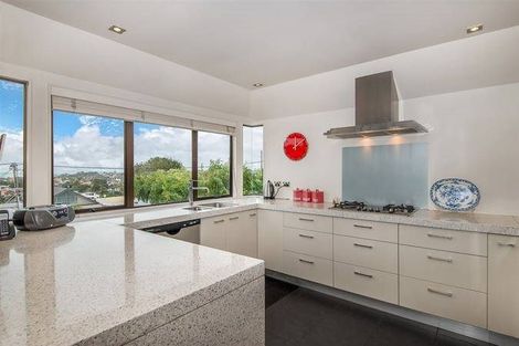Photo of property in 2/4 Prospect Terrace, Milford, Auckland, 0620