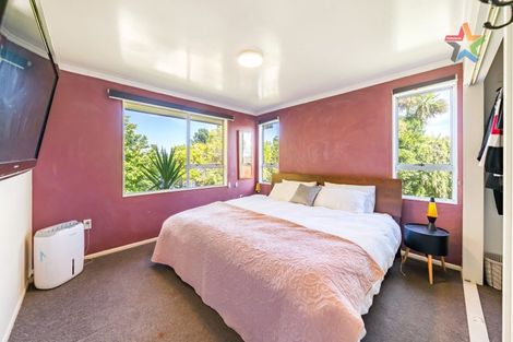 Photo of property in 172 Holborn Drive, Stokes Valley, Lower Hutt, 5019