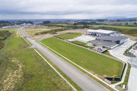 Photo of property in 124 Johnstone Drive, Fitzherbert, Palmerston North, 4410