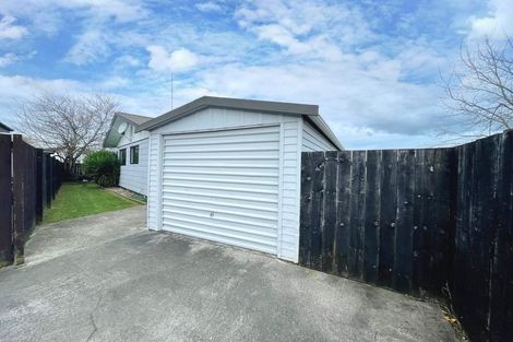 Photo of property in 2/25 Melleray Place, Randwick Park, Auckland, 2105