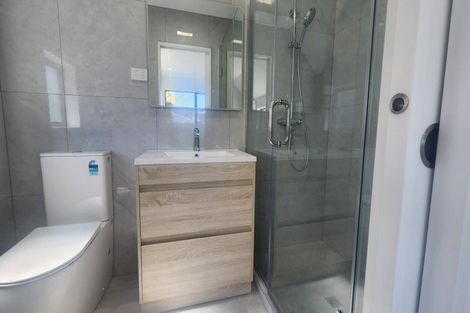 Photo of property in 90a West Harbour Drive, West Harbour, Auckland, 0618