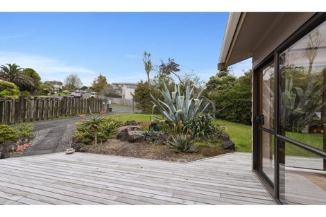 Photo of property in 24 Deverell Place, Northcross, Auckland, 0632