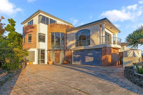 Photo of property in 18 Ribbonwood Crescent, Goodwood Heights, Auckland, 2105