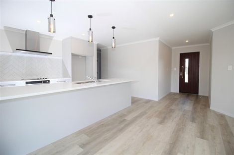 Photo of property in 21 Kaurinui Crescent, One Tree Point, 0118